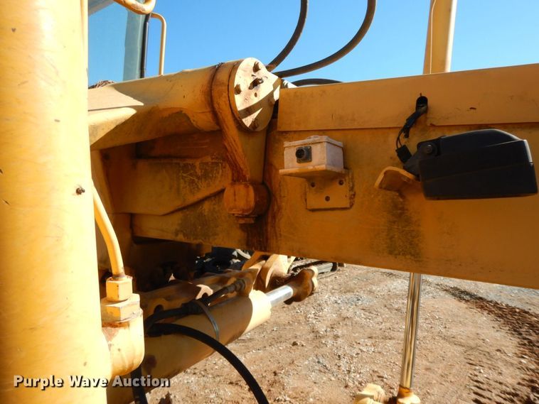 image for item HG9306 1999 John Deere 770CH  motor grader