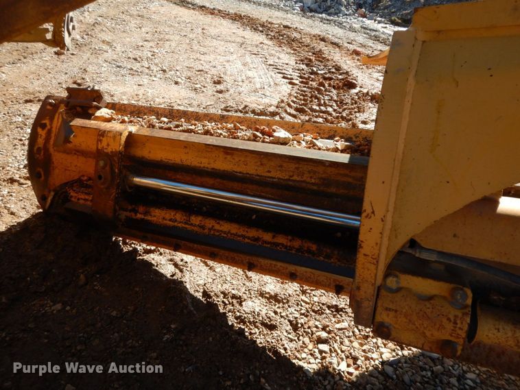 image for item HG9306 1999 John Deere 770CH  motor grader