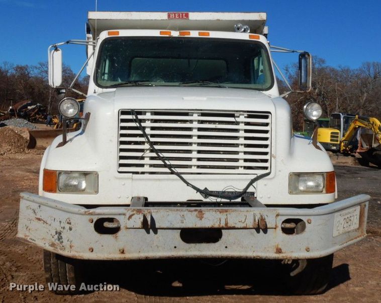 image for item HG9313 1999 International 4900  dump truck