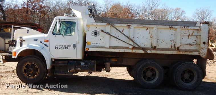 image for item HG9313 1999 International 4900  dump truck