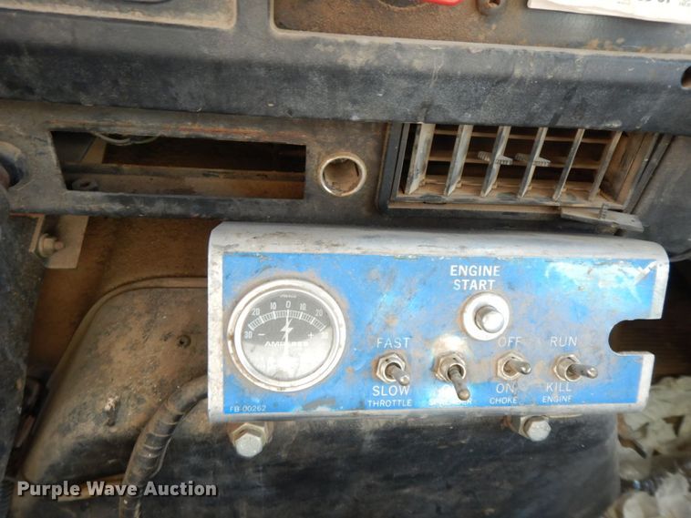 image for item HG9313 1999 International 4900  dump truck