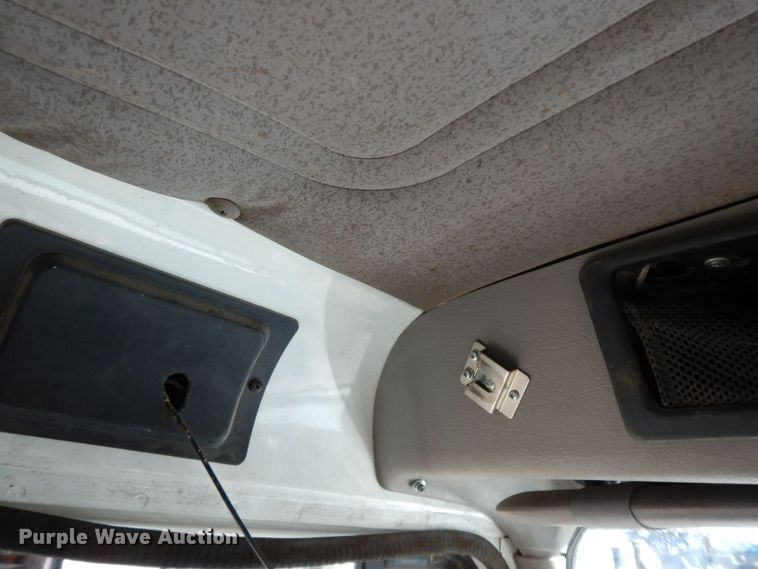 image for item HG9313 1999 International 4900  dump truck