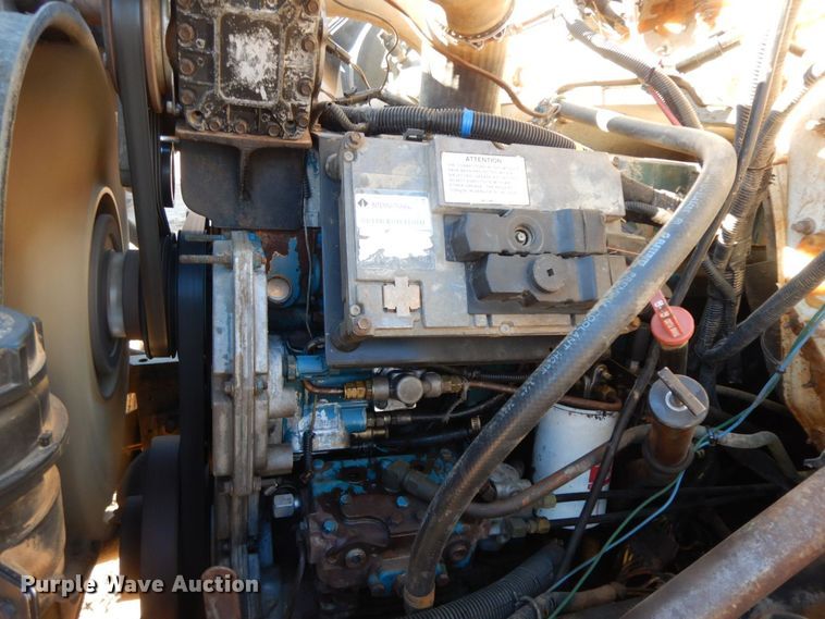 image for item HG9313 1999 International 4900  dump truck