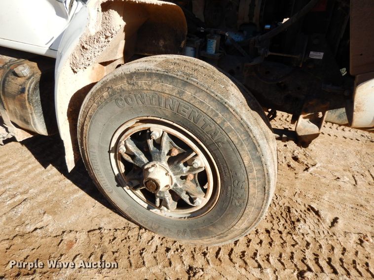 image for item HG9313 1999 International 4900  dump truck