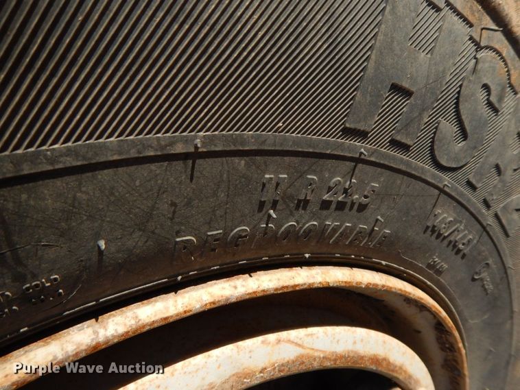 image for item HG9313 1999 International 4900  dump truck