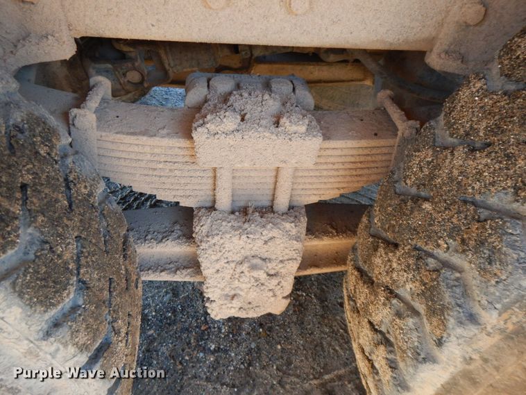 image for item HG9313 1999 International 4900  dump truck