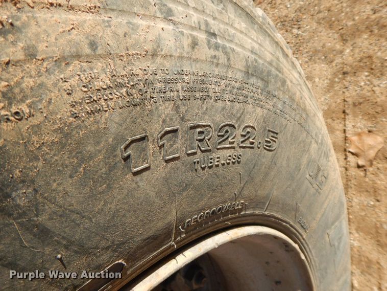 image for item HG9313 1999 International 4900  dump truck