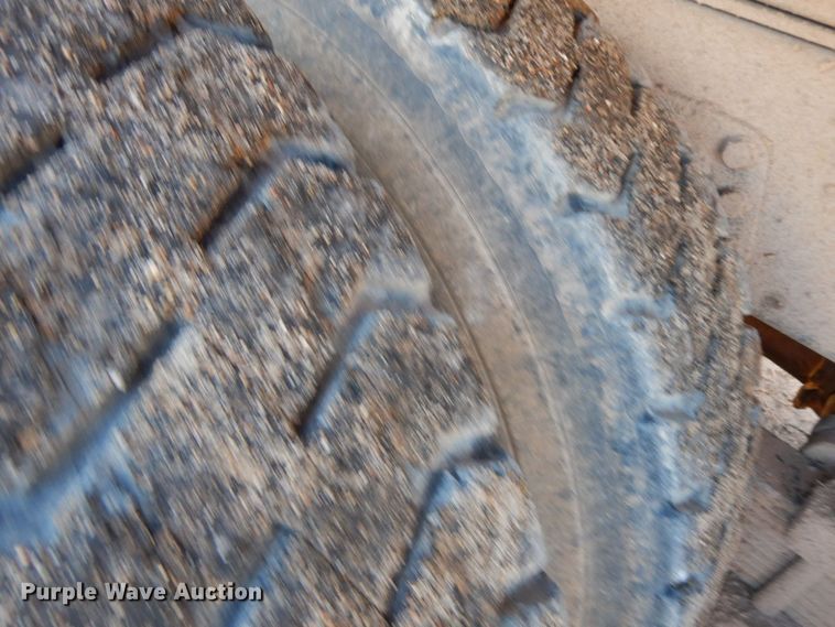 image for item HG9313 1999 International 4900  dump truck