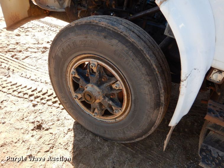 image for item HG9313 1999 International 4900  dump truck