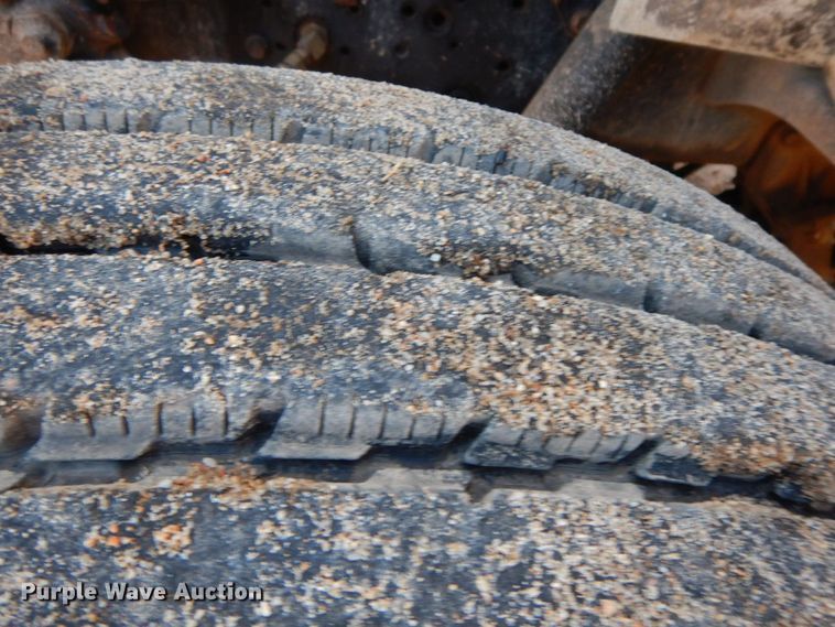 image for item HG9313 1999 International 4900  dump truck