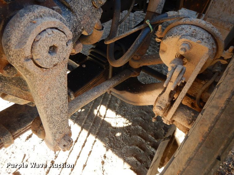 image for item HG9313 1999 International 4900  dump truck