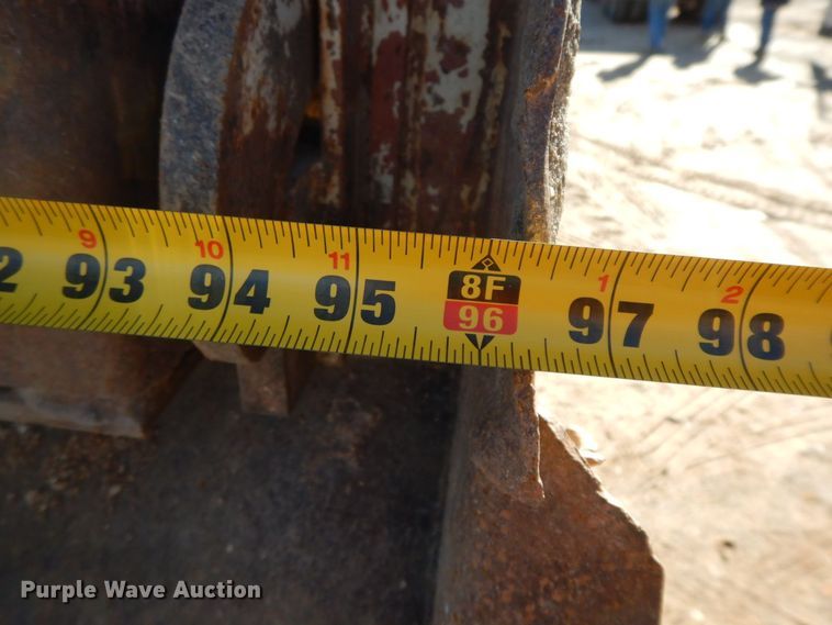 image for item HG9313 1999 International 4900  dump truck