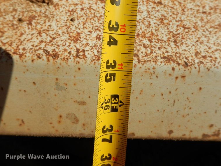 image for item HG9313 1999 International 4900  dump truck