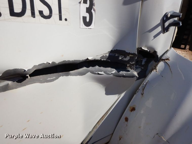 image for item HG9313 1999 International 4900  dump truck