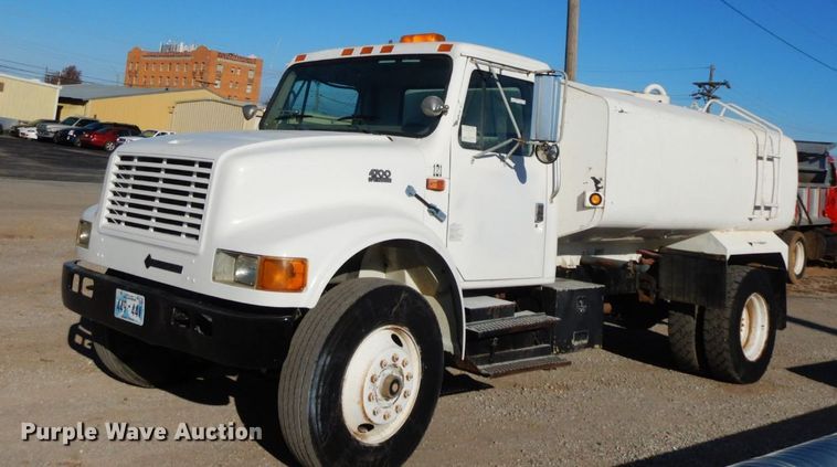 image for item HG9338 1998 International 4700  water truck