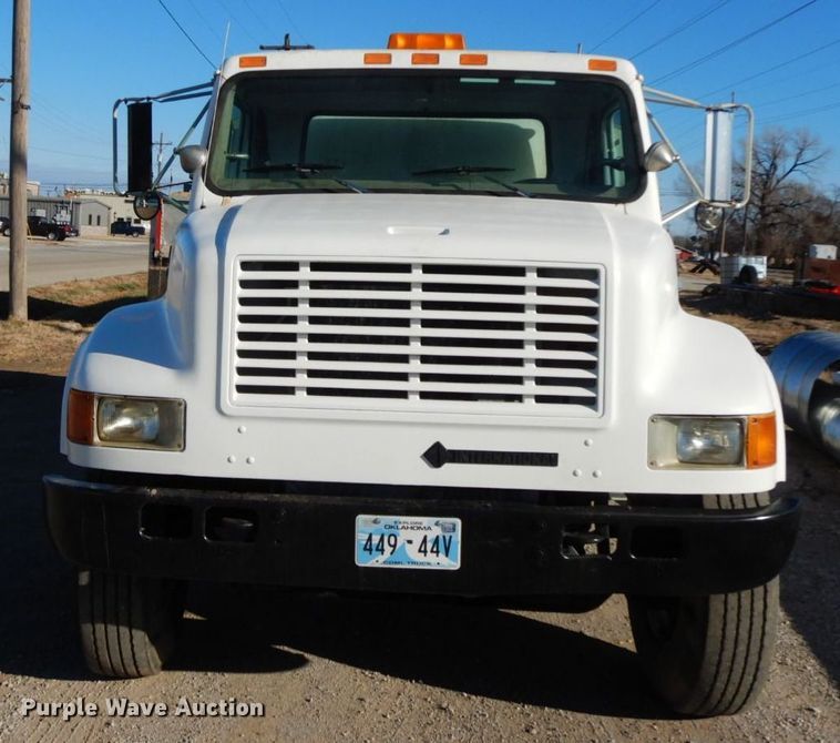 image for item HG9338 1998 International 4700  water truck