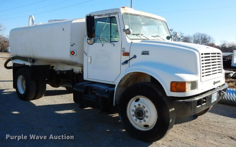 image for item HG9338 1998 International 4700  water truck