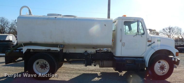 image for item HG9338 1998 International 4700  water truck