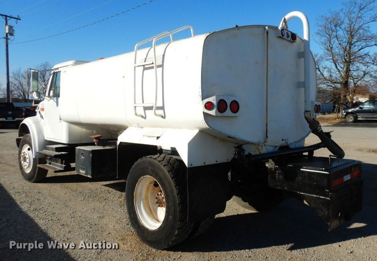 image for item HG9338 1998 International 4700  water truck