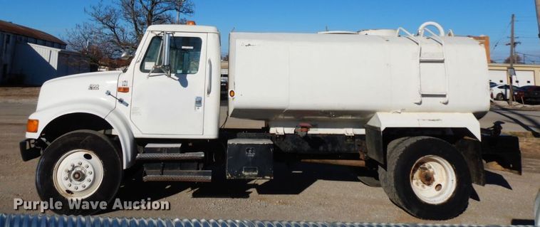 image for item HG9338 1998 International 4700  water truck