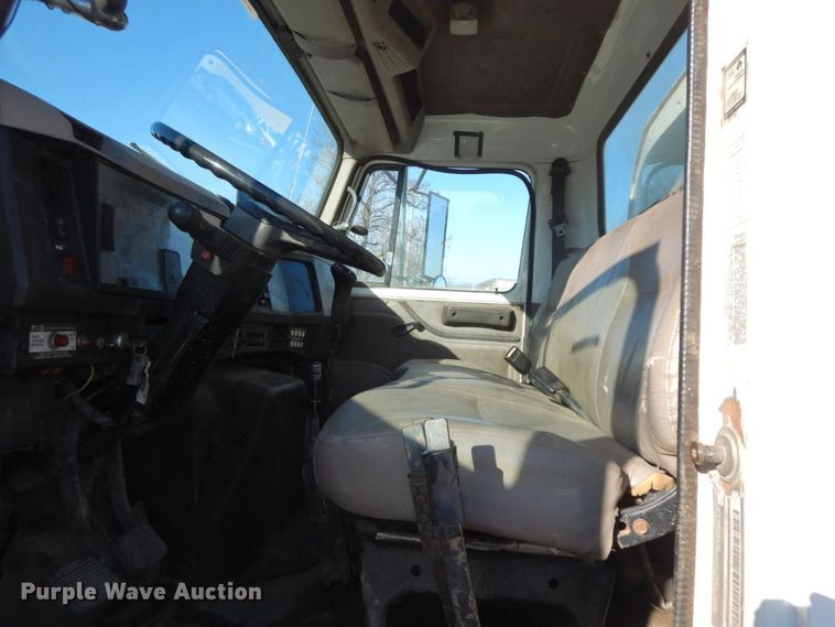 image for item HG9338 1998 International 4700  water truck