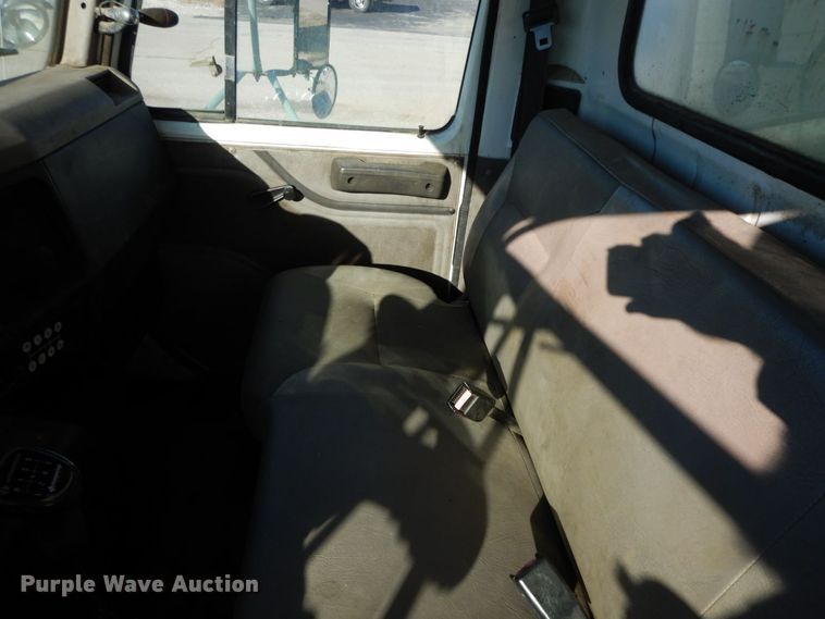 image for item HG9338 1998 International 4700  water truck