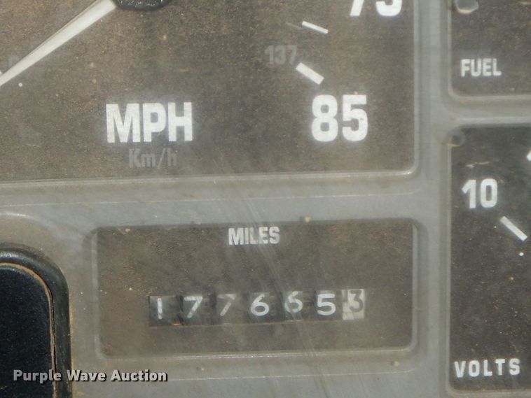 image for item HG9338 1998 International 4700  water truck