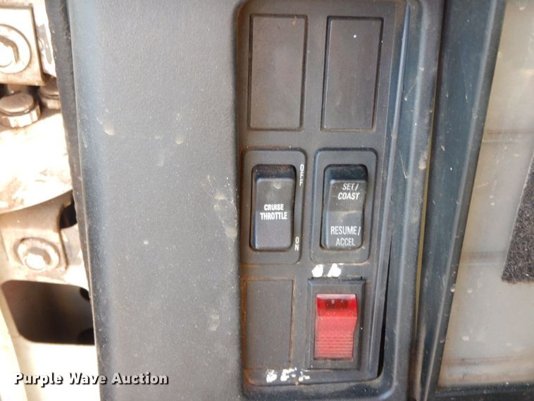 image for item HG9338 1998 International 4700  water truck