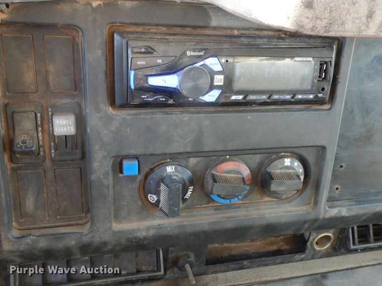 image for item HG9338 1998 International 4700  water truck