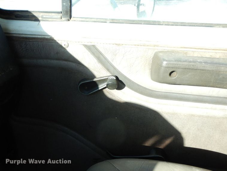 image for item HG9338 1998 International 4700  water truck