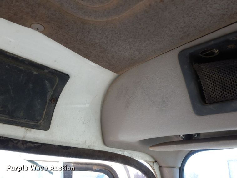 image for item HG9338 1998 International 4700  water truck