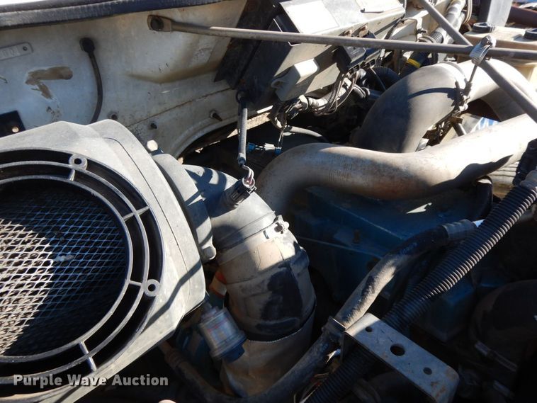 image for item HG9338 1998 International 4700  water truck