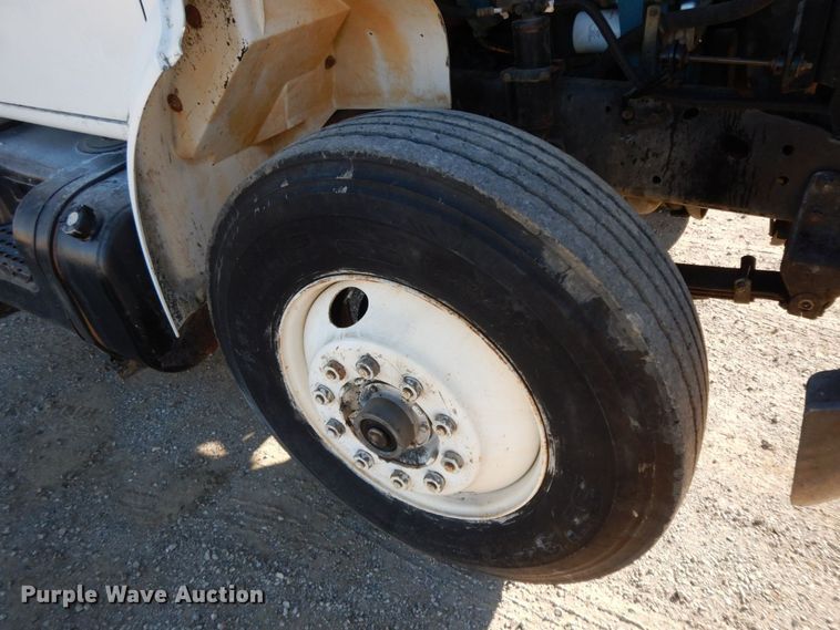 image for item HG9338 1998 International 4700  water truck