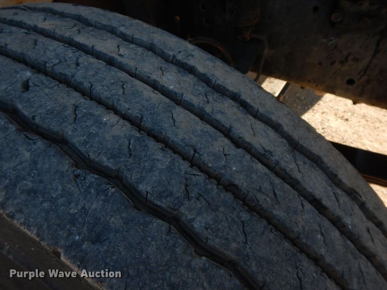 image for item HG9338 1998 International 4700  water truck