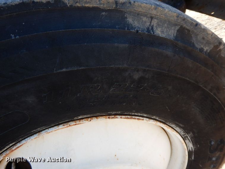 image for item HG9338 1998 International 4700  water truck