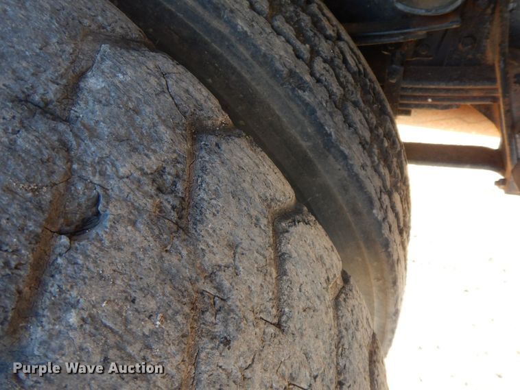 image for item HG9338 1998 International 4700  water truck