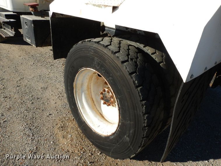 image for item HG9338 1998 International 4700  water truck