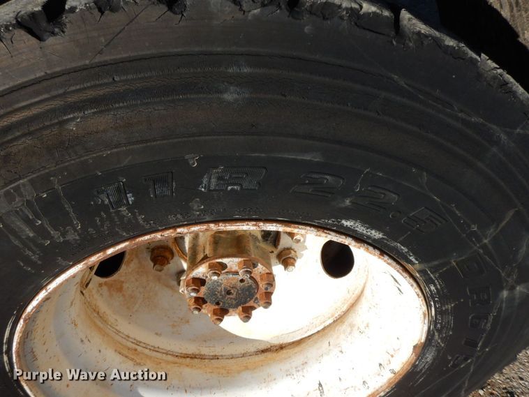 image for item HG9338 1998 International 4700  water truck