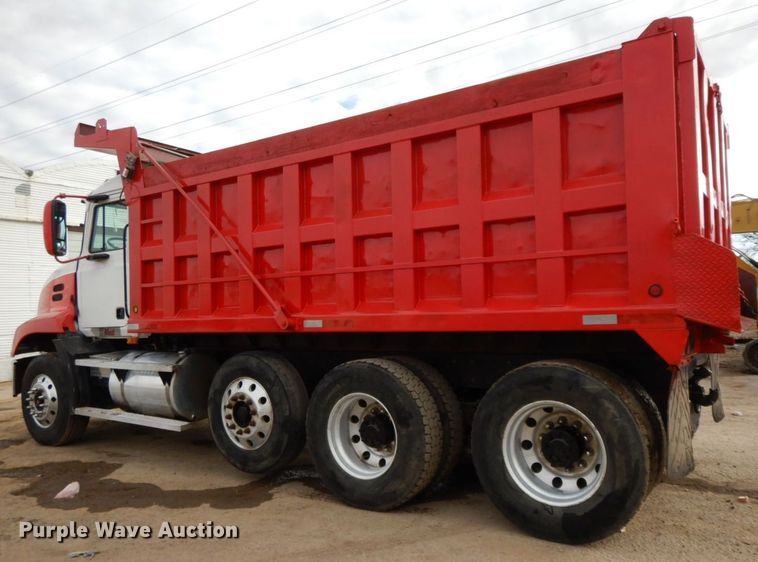 image for item HG9344 2001 Mack CX613  dump truck