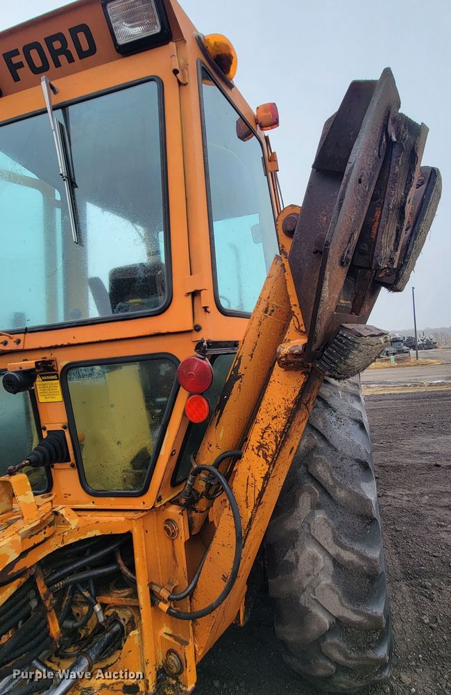 image for item HG9365 Ford 555B  backhoe