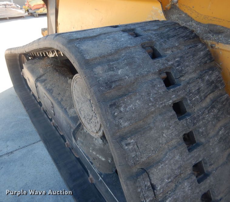 image for item HQ9533 2016 John Deere 333E  tracked skid steer loader