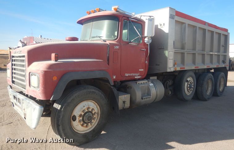 image for item HQ9539 1997 Mack RD600  dump truck
