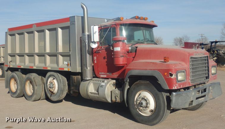 image for item HQ9539 1997 Mack RD600  dump truck