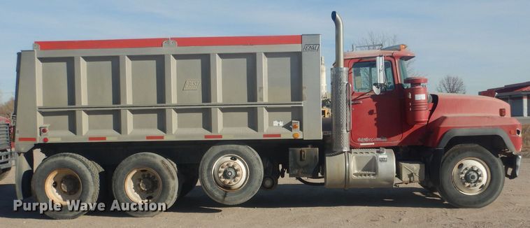 image for item HQ9539 1997 Mack RD600  dump truck