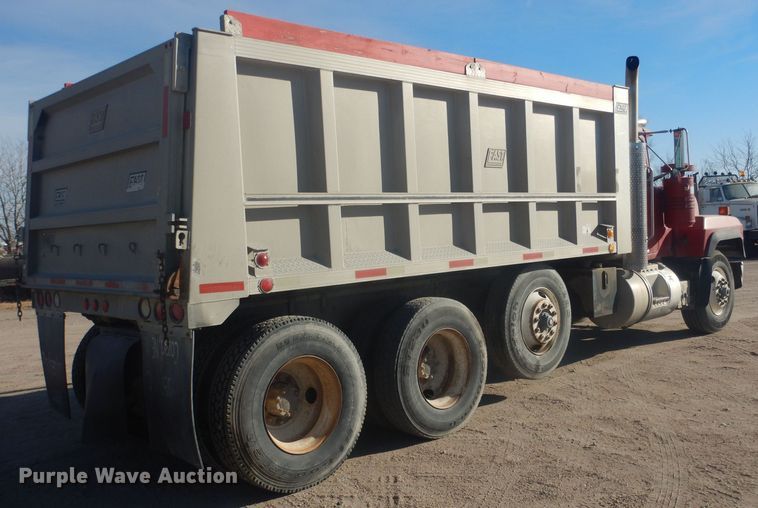 image for item HQ9539 1997 Mack RD600  dump truck