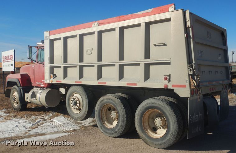 image for item HQ9539 1997 Mack RD600  dump truck