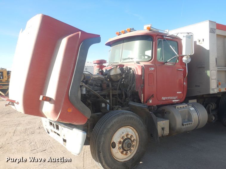 image for item HQ9539 1997 Mack RD600  dump truck