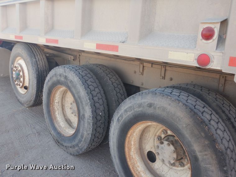 image for item HQ9539 1997 Mack RD600  dump truck