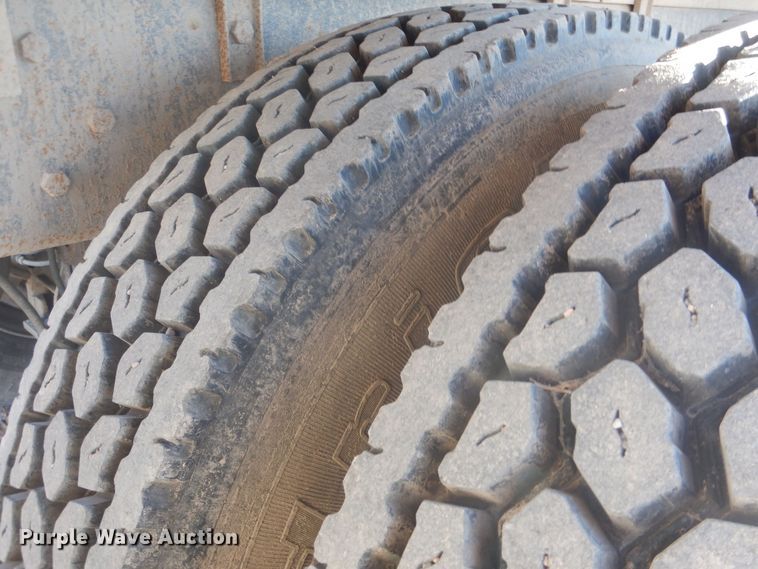 image for item HQ9539 1997 Mack RD600  dump truck