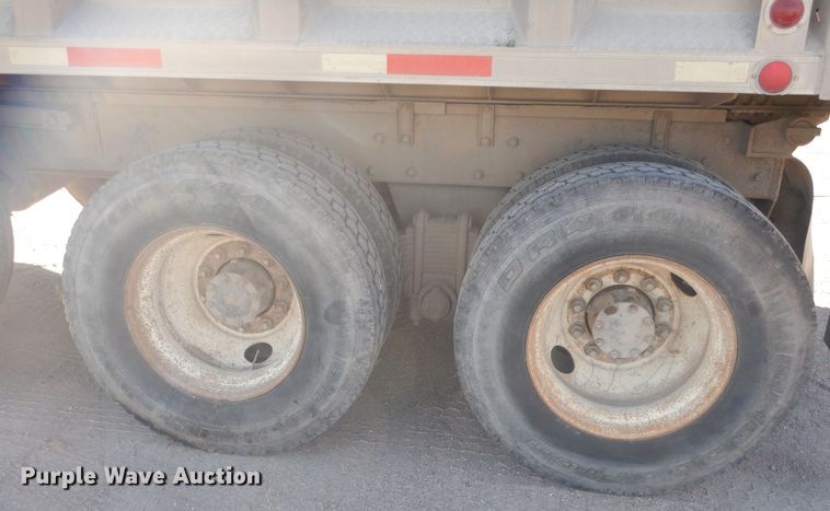 image for item HQ9539 1997 Mack RD600  dump truck